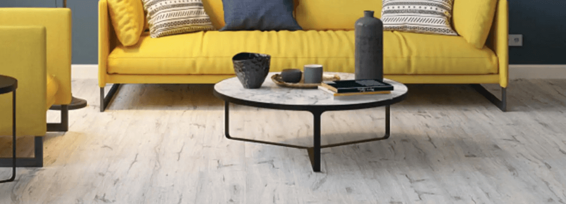 Pisos laminados de madera gris y cómo combinarlos en tu hogar