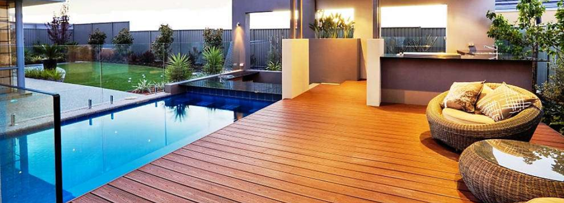 Cómo hacer un deck de madera para piscina 